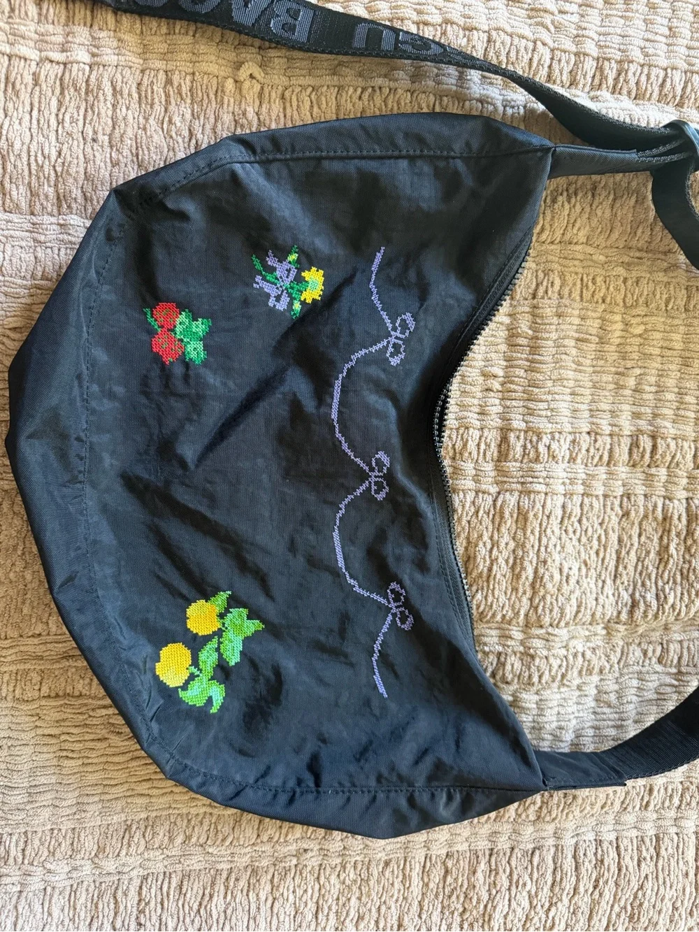 BAGGU embroidered medium black crescent bag! UO exclusive!